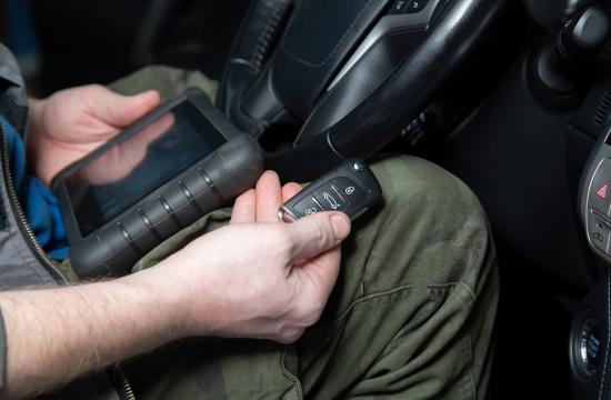 key-fob-programming-diagnostic-tool-dallas-tx-image Key fob programming in Dallas, TX with diagnostic tool