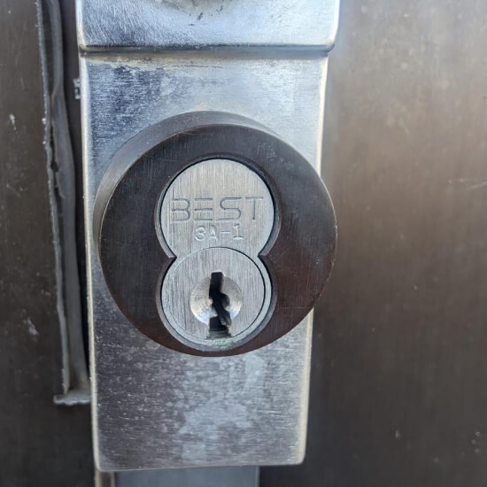 mobile-locksmith-servicing-door-lock-dallas-img Mobile locksmith in Dallas servicing a door lock