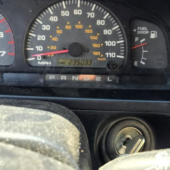 waco-locksmith-making-new-car-key-in-ignition-img Waco locksmith making a new car key in the ignition