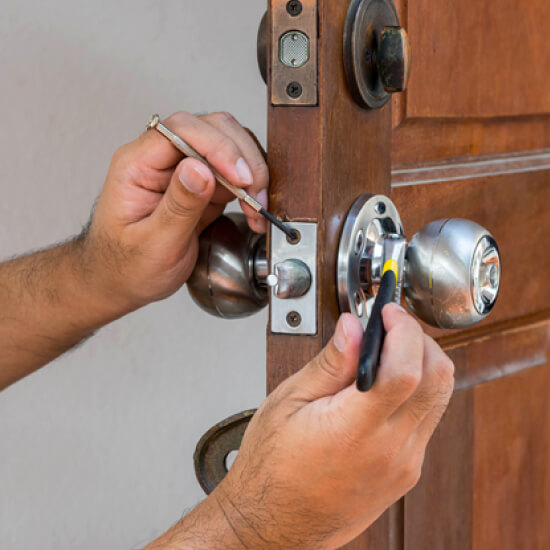 waco-locksmith-repairing-door-lock-and-deadbolt-img Waco locksmith repairing a door lock and deadbolt