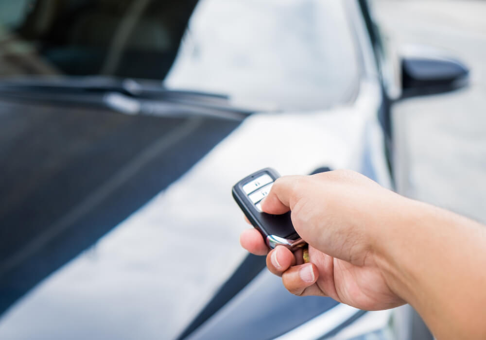 Texas auto locksmith cutting and programming a replacement car key